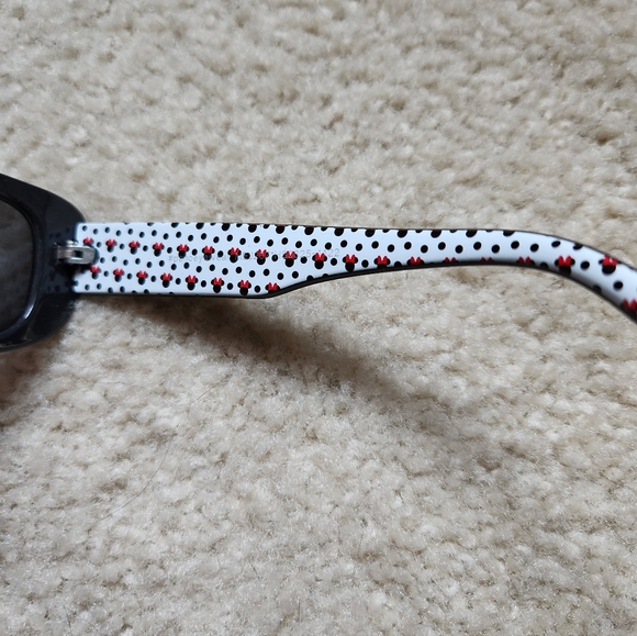 New, never worn Disney Minnie Mouse sunglasses - Picture 3 of 4